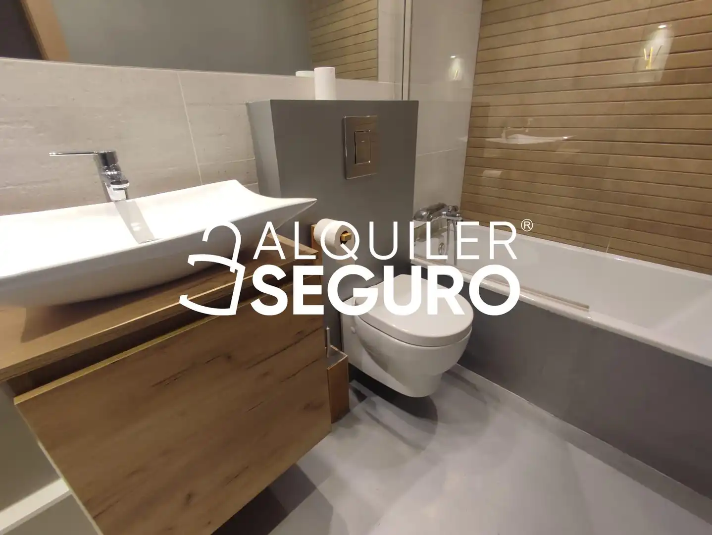 Baño de Piso de alquiler en Zaragoza con Aire acondicionado, Calefacción y Amueblado