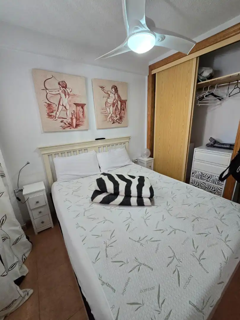 Dormitori de Apartament en venda en Benidorm amb Aire condicionat, Moblat i Piscina comunitària
