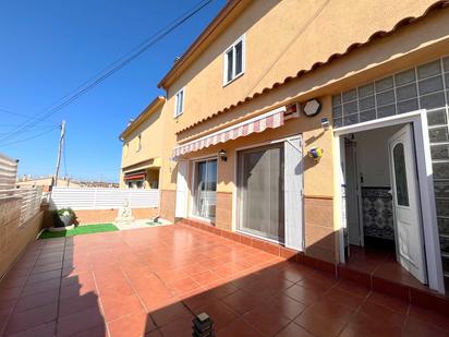 Exterior view of Single-family semi-detached for sale in Santa Oliva  with Terrace and Balcony