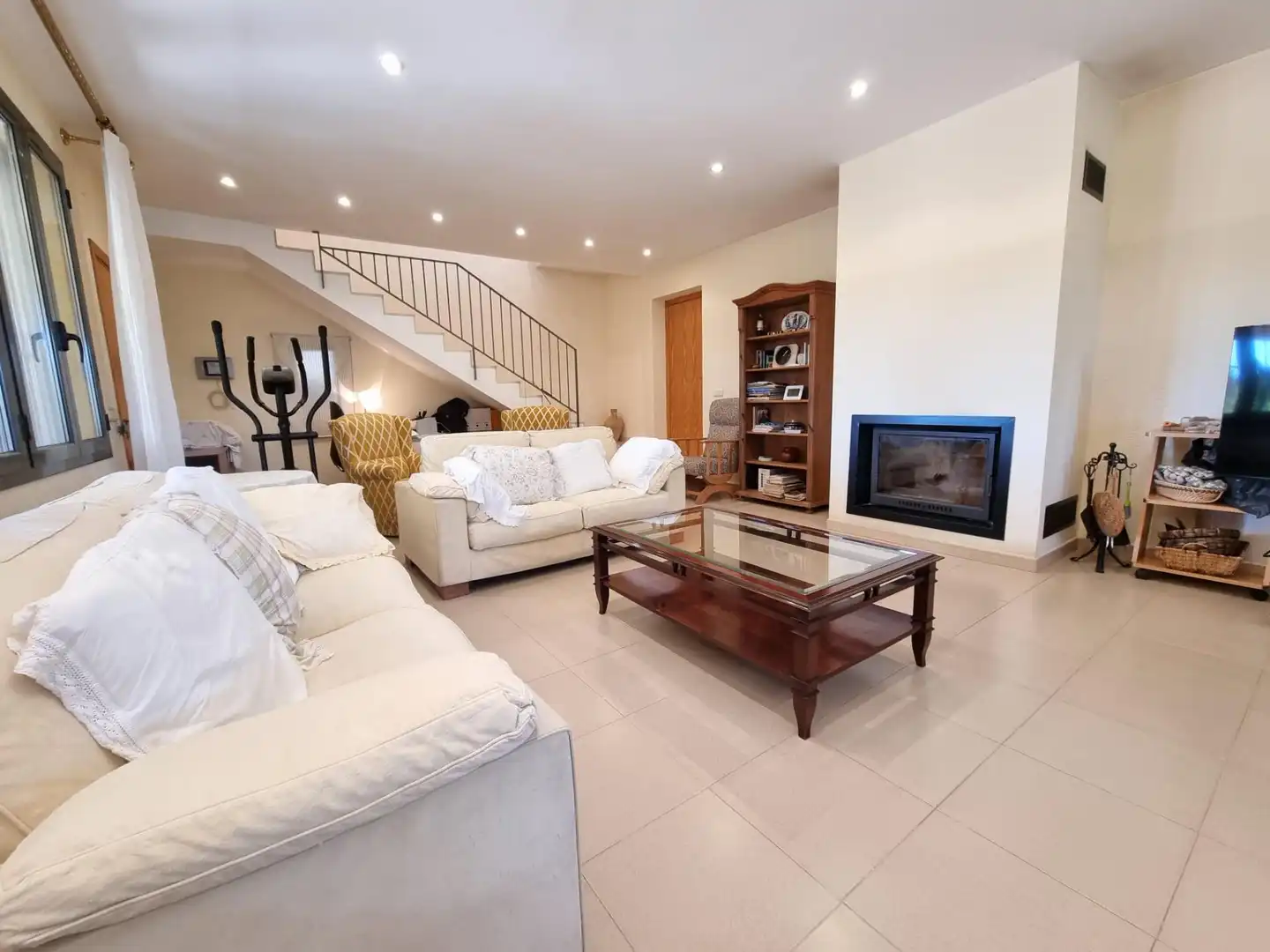 Sala d'estar de Finca rústica en venda en Roda de Berà amb Aire condicionat, Calefacció i Jardí privat