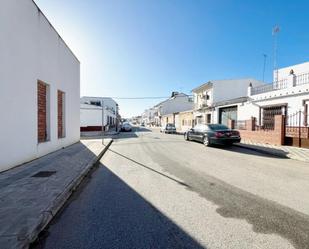 Vista exterior de Casa adosada en venda en Pilas amb Piscina