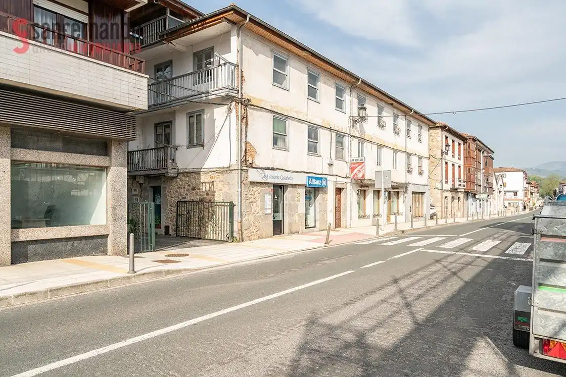 Vista exterior de Finca rústica en venda en Corvera de Toranzo amb Jardí privat, Terrassa i Traster