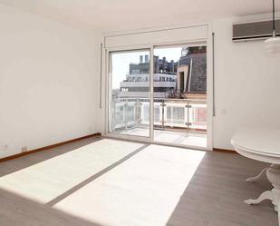 Dormitori de Apartament en venda en  Barcelona Capital amb Aire condicionat, Terrassa i Balcó