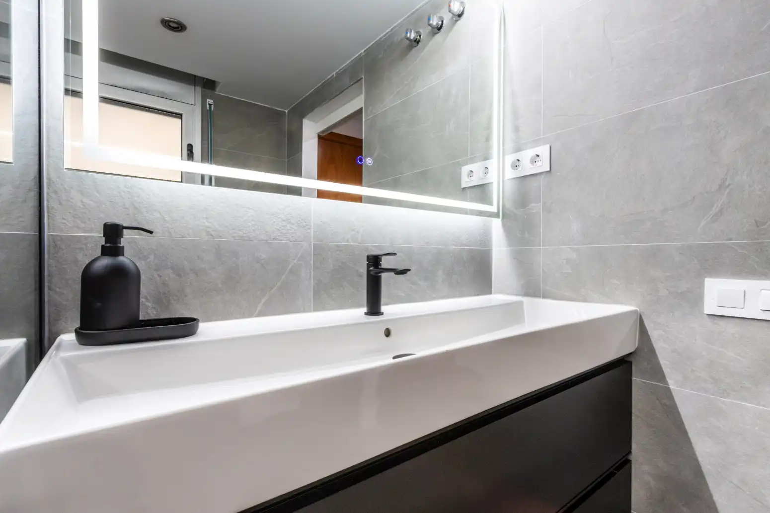 Badezimmer von Wohnung zum Verkauf in Terrassa mit Heizung und Privatgarten