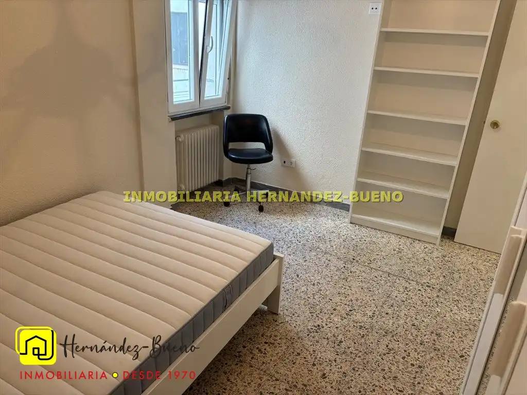 Schlafzimmer von Wohnung zur Miete in Salamanca mit Heizung, Möbliert und Balkon