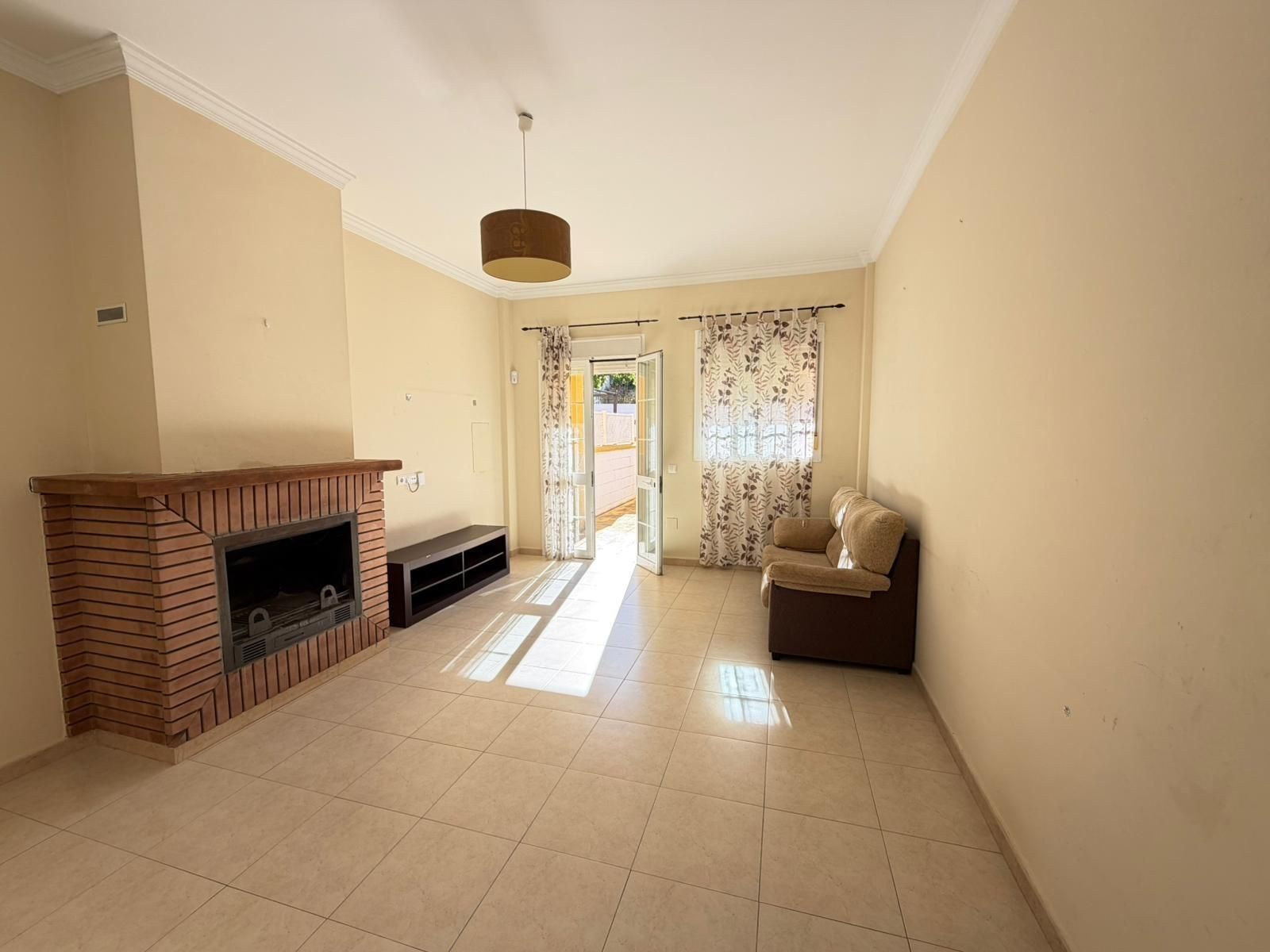 Sala de estar de Casa adosada en venta en Mollina con Jardín privado, Terraza y Piscina comunitaria