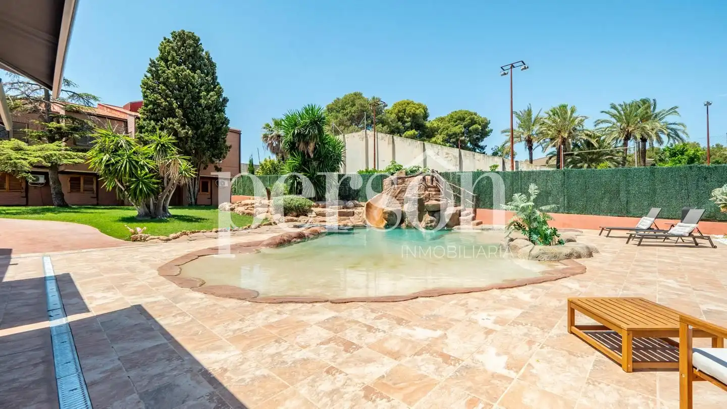 Detached house with pool for sale in La Cañada, imagen 4