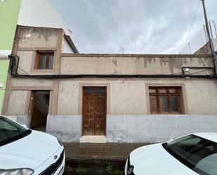 Vista exterior de Casa adosada en venda en Telde amb Terrassa