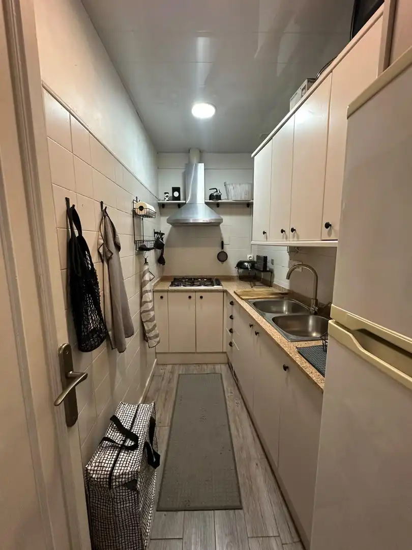 Cuina de Apartament en venda en Barcelona amb Parquet, Traster i Moblat