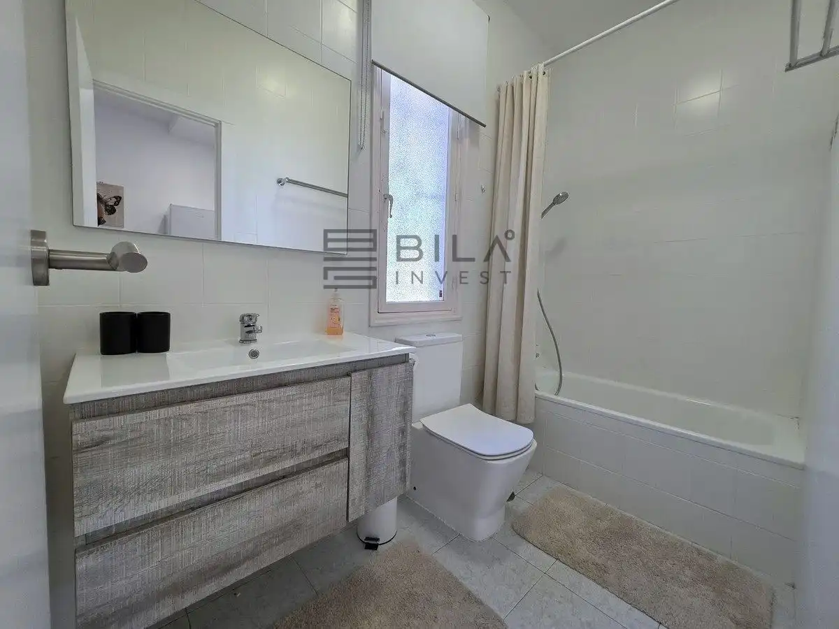 Baño de Casa adosada en venta en Marbella con Aire acondicionado, Terraza y Trastero