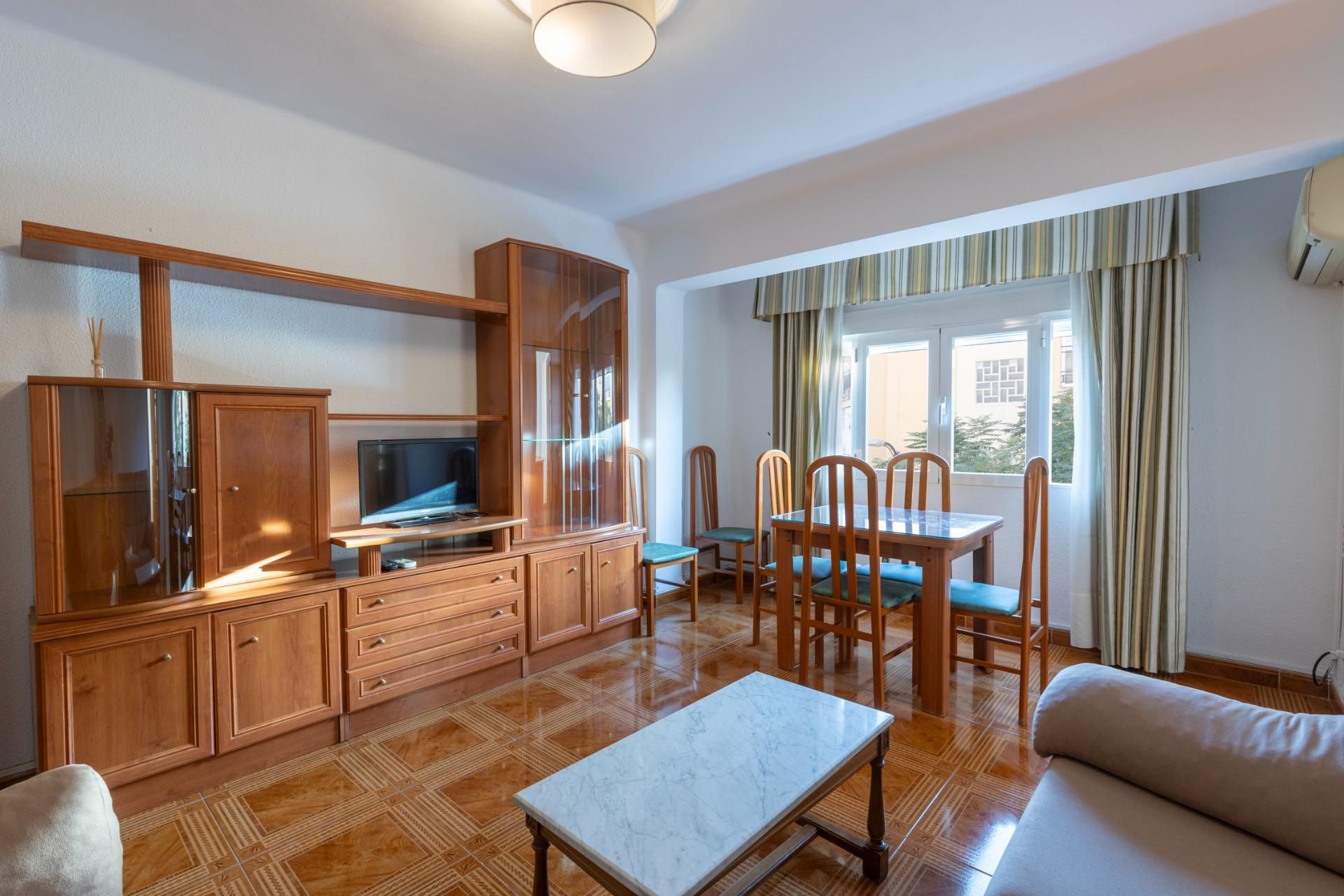 Sala de estar de Piso en venta en  Granada Capital con Balcón