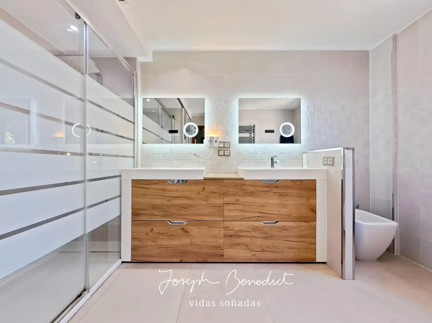 Bathroom of Houses for sale in Castelldefels  with Air Conditioner, Heating and Private garden