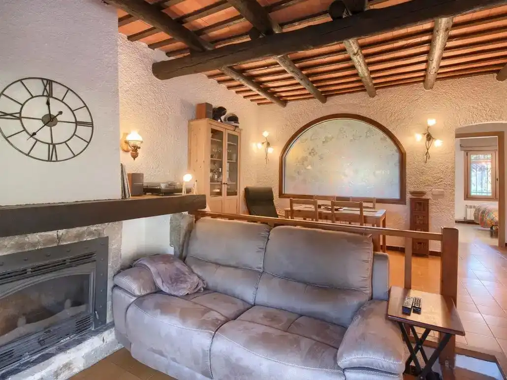 Sala d'estar de Pis de lloguer en Begur amb Aire condicionat, Jardí privat i Traster