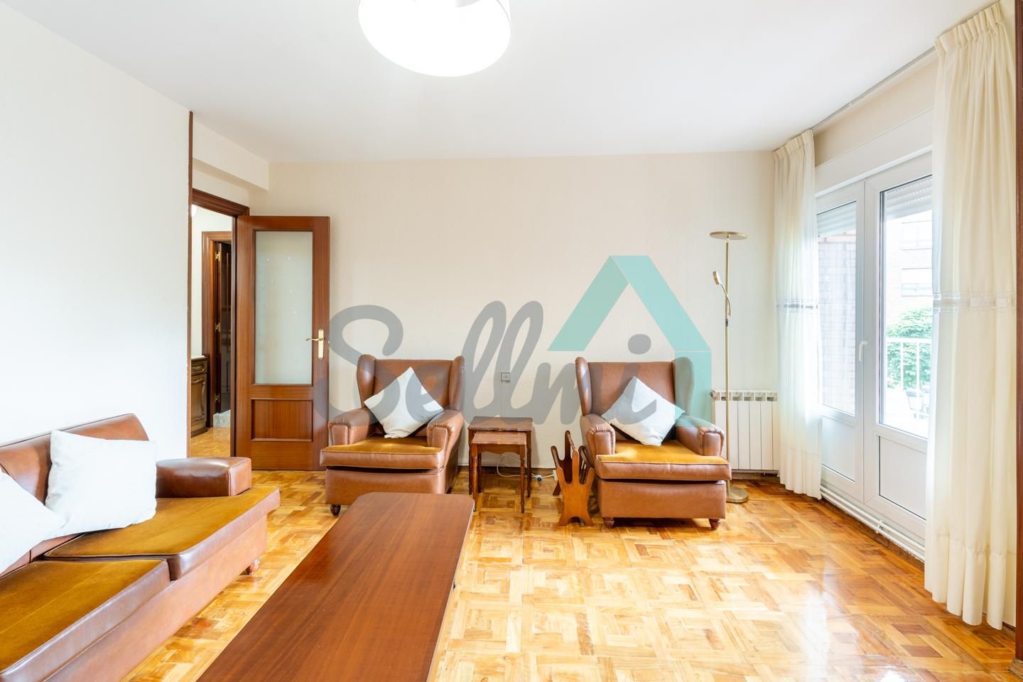 Living room of Flat to rent in Oviedo   with Heating, Parquet flooring and Terrace