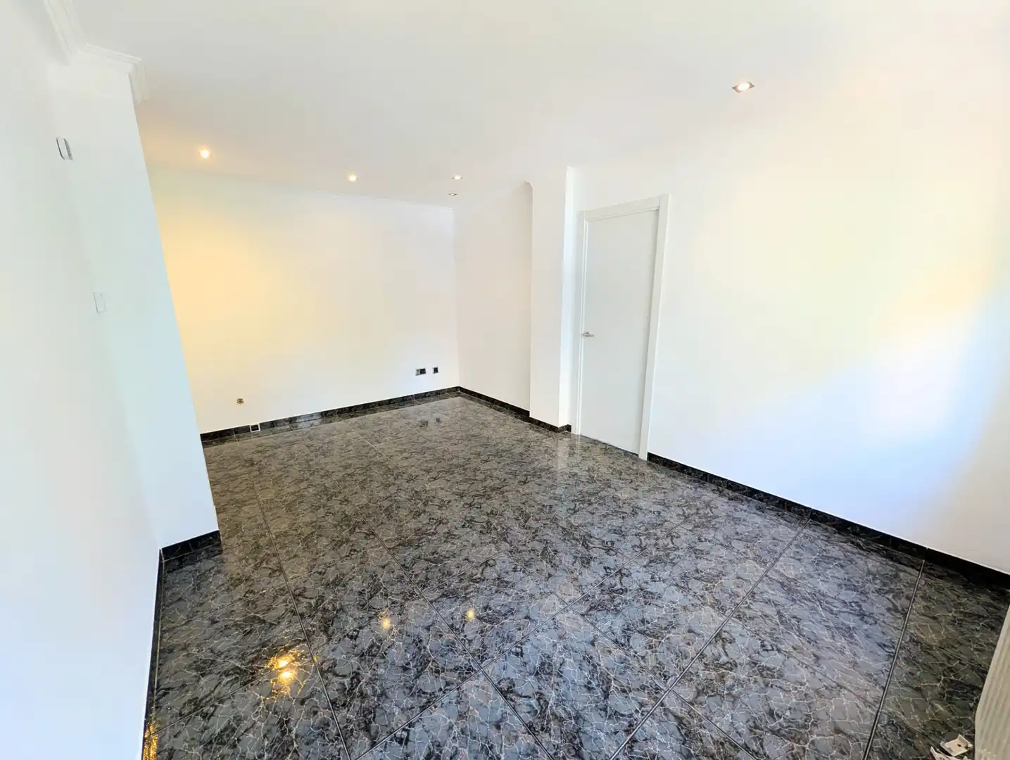 Piso en venta en Badalona con Aire acondicionado, Calefacción y Horno