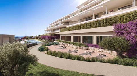 Modernos apartamentos y áticos de 2 y 3 dormitorios en La Resina, Estepona, con amplias terrazas, exclusivas zonas comunes, spa, e