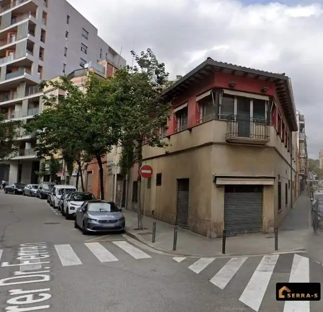 Vista exterior de Edifici en venda en Santa Coloma de Gramenet