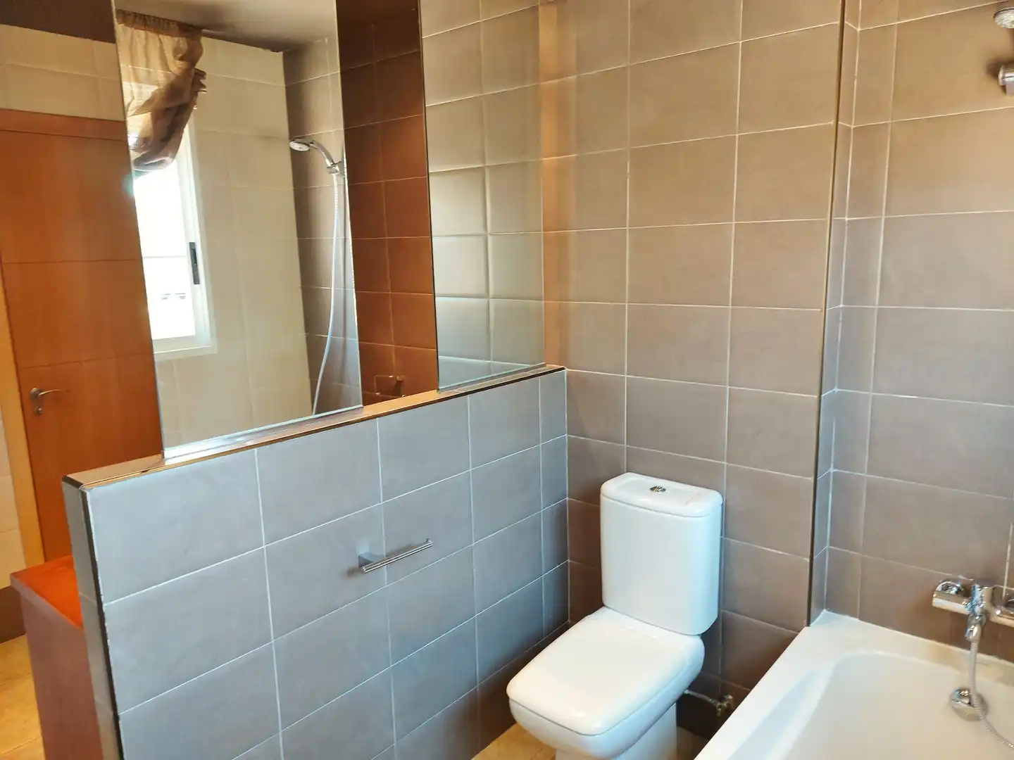Bathroom of Houses for sale in La Pobla de Vallbona  with Air Conditioner, Heating and Private garden