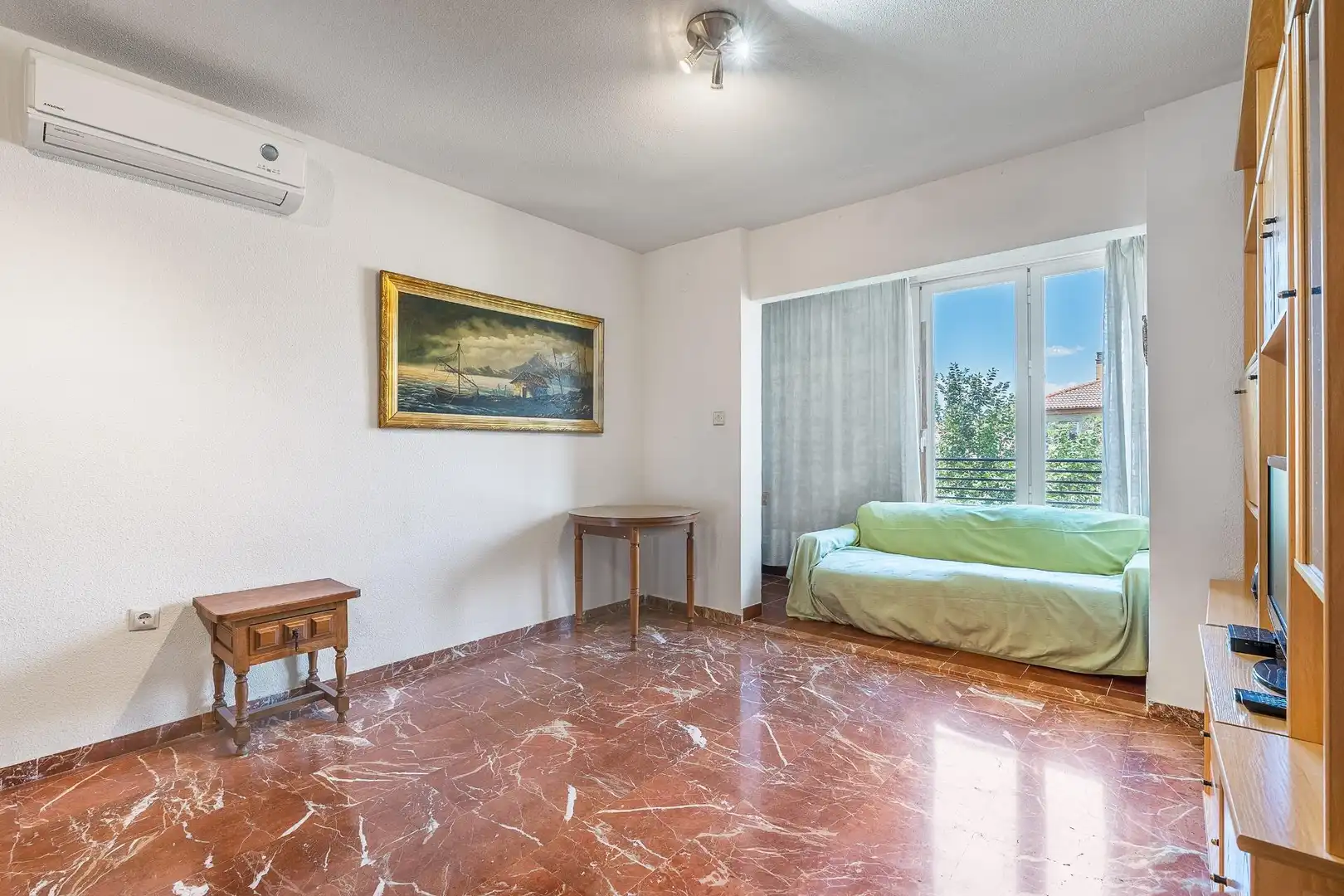 Sala d'estar de Pis en venda en Granada amb Aire condicionat i Calefacció