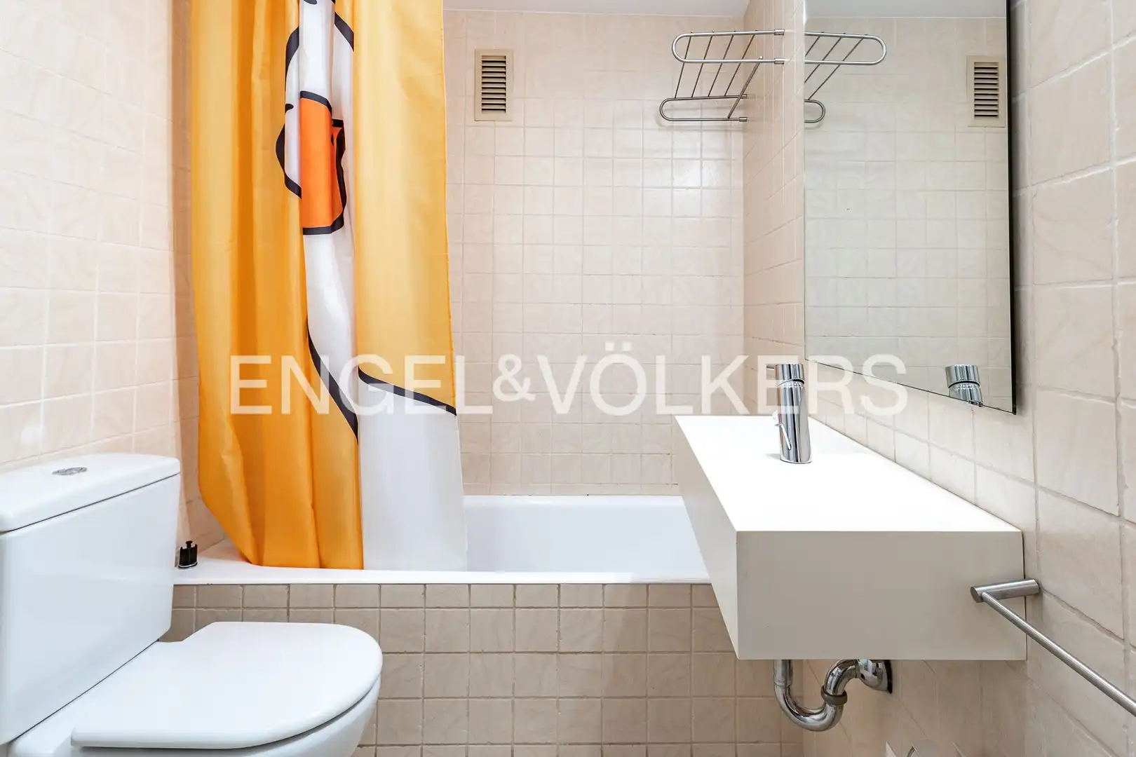 Baño de Piso en venta en Sant Cugat del Vallès con Aire acondicionado, Calefacción y Jardín privado