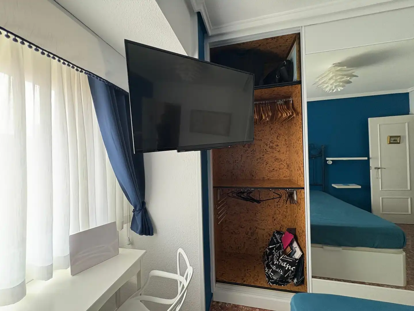 Bedroom of Flat for share in Valencia  with Air Conditioner and Furnished