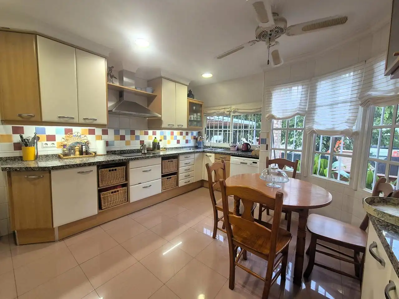 Cuina de Casa o xalet en venda en Alicante / Alacant amb Aire condicionat, Jardí privat i Terrassa