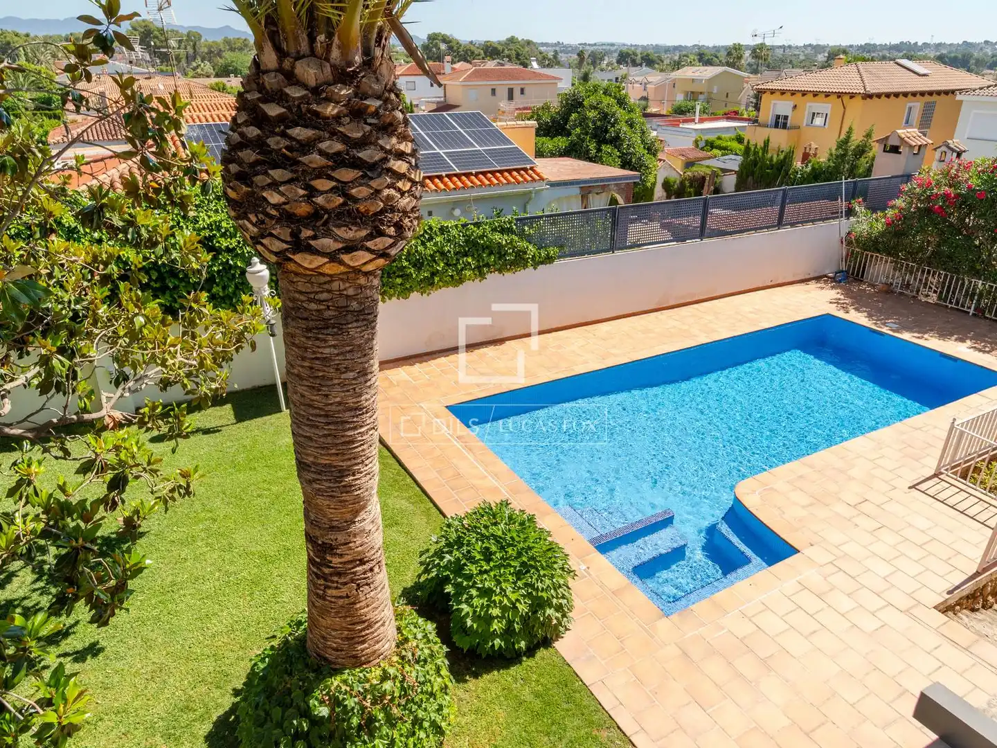 Piscina de Casa o xalet en venda en Riba-roja de Túria amb Aire condicionat, Jardí privat i Terrassa