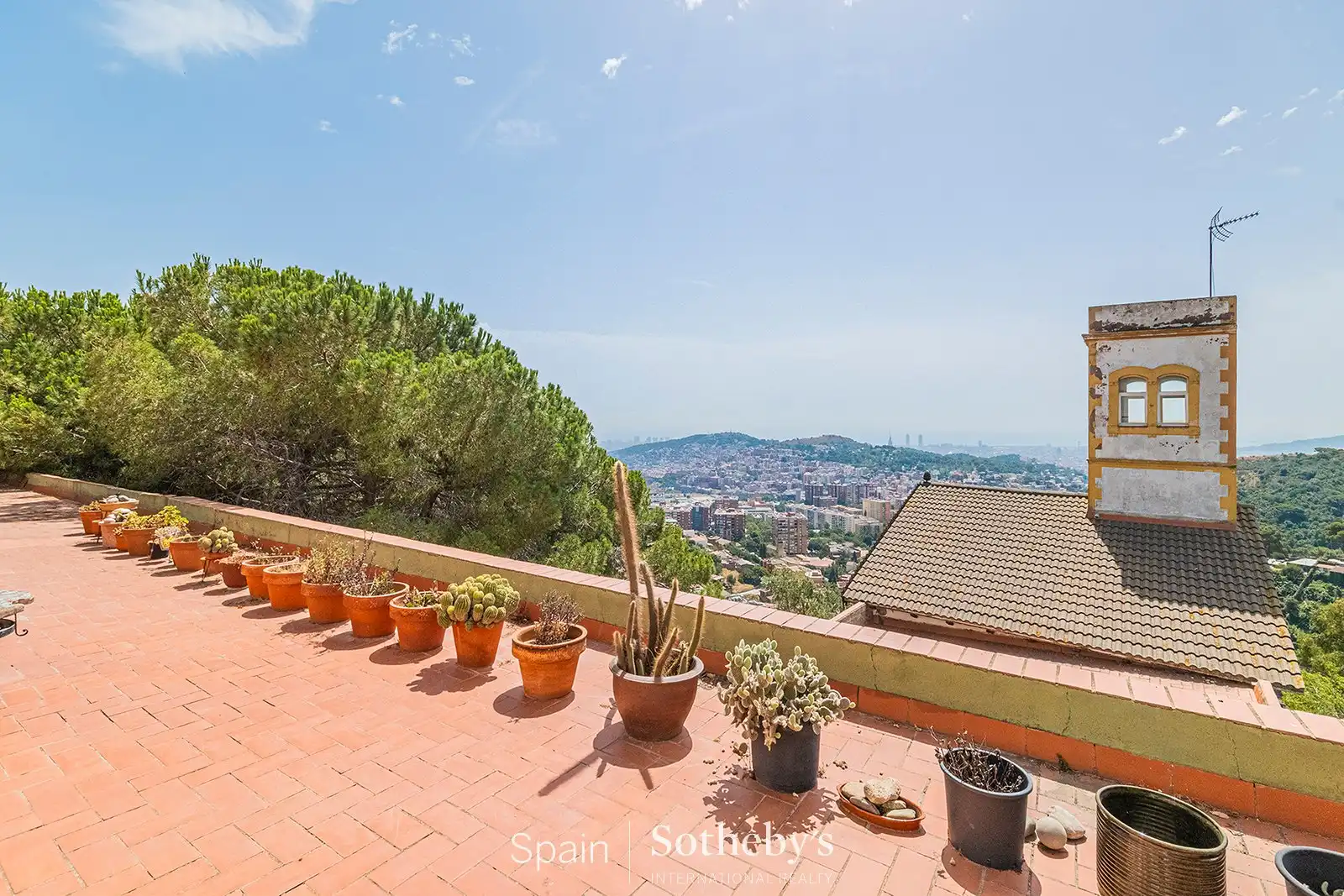 Terrassa de Casa o xalet en venda en Barcelona amb Aire condicionat, Calefacció i Jardí privat