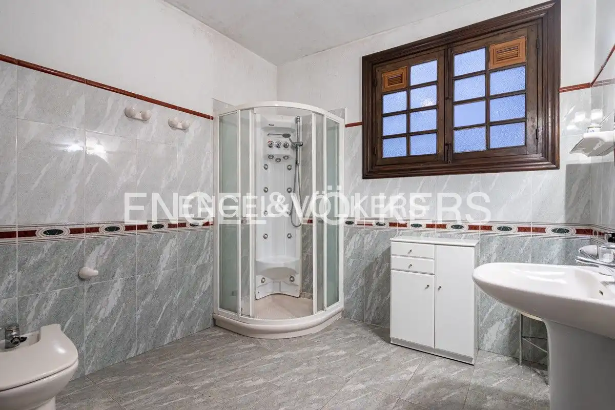 Bathroom of Houses for sale in Villaviciosa  with Heating, Private garden and Parquet flooring