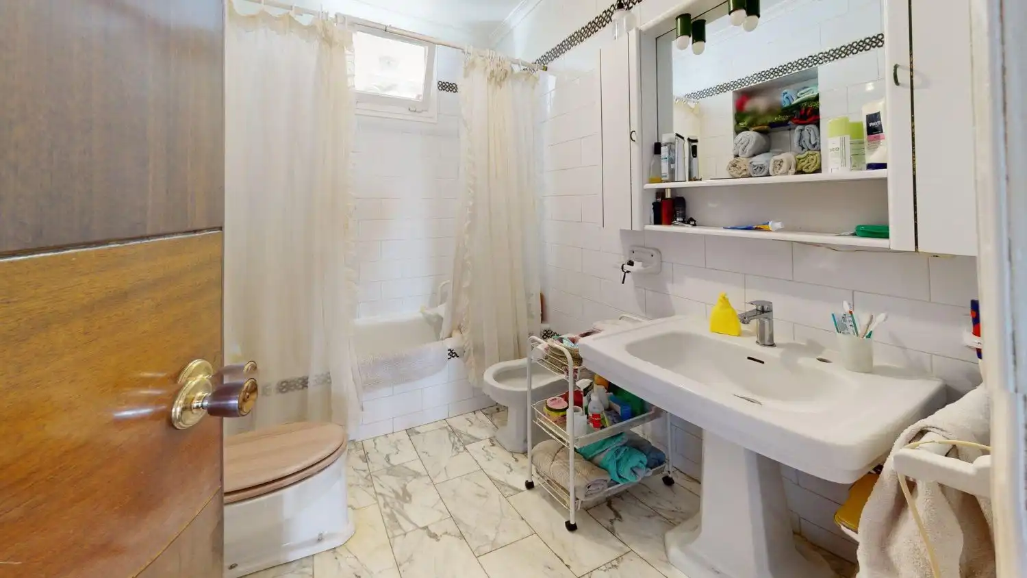 Bathroom of Flat for sale in Sevilla  with Air Conditioner, Terrace and Storage room