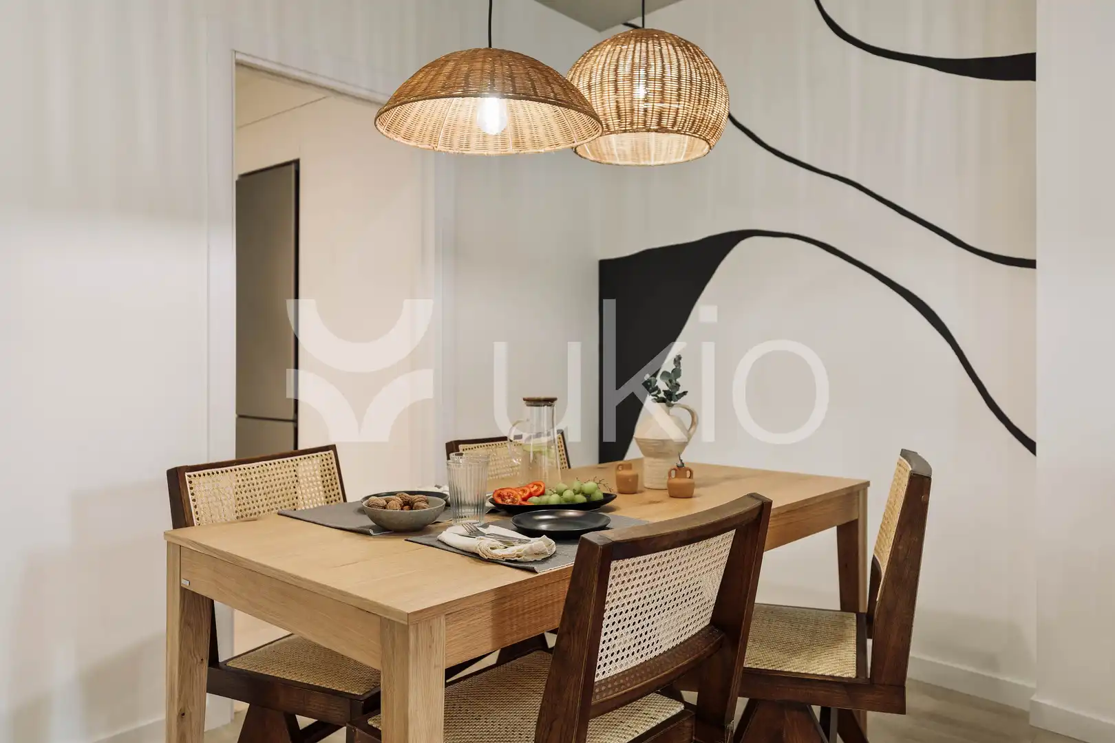 Menjador de Apartament de lloguer en Barcelona amb Aire condicionat, Calefacció i Moblat
