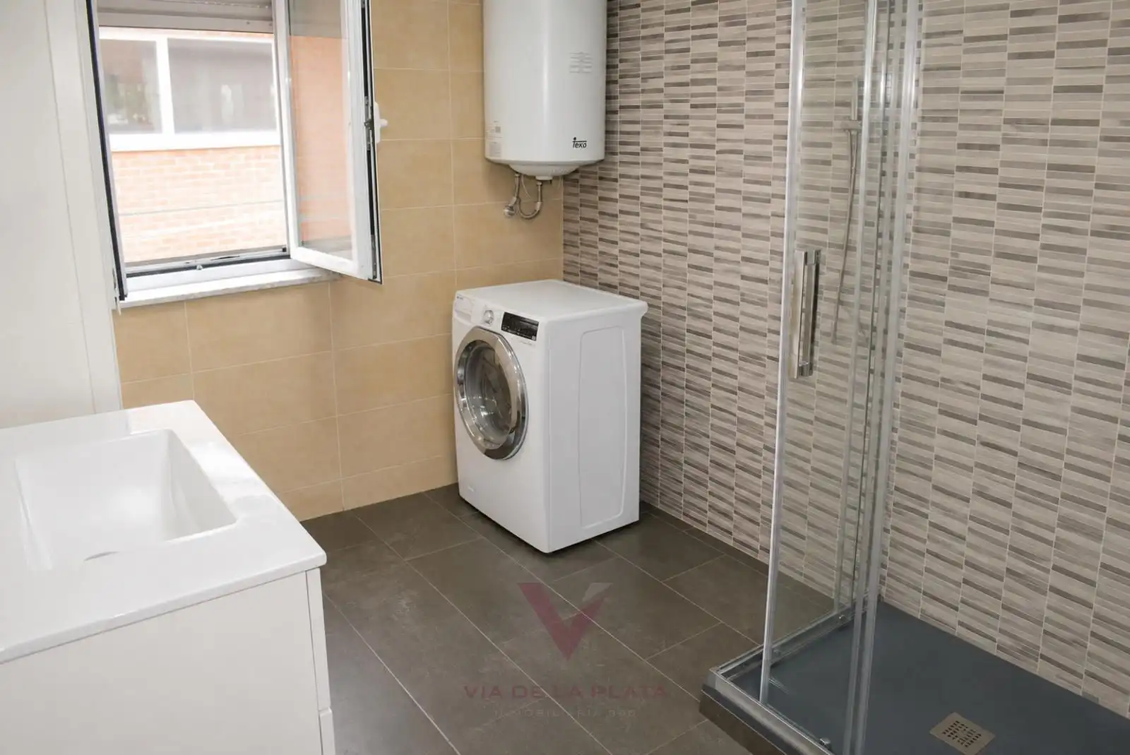 Bathroom of Flat for sale in Cabrerizos  with Heating, Furnished and Oven