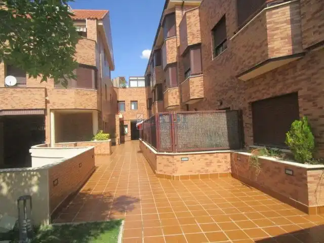 Außenansicht von Wohnungen zum Verkauf in Valdepeñas mit Heizung, Abstellraum und Möbliert
