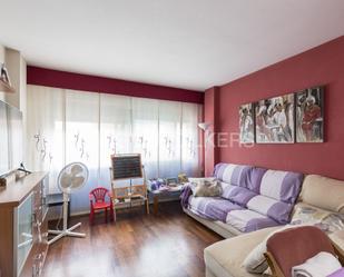 Dormitori de Apartament en venda en Montornès del Vallès amb Terrassa