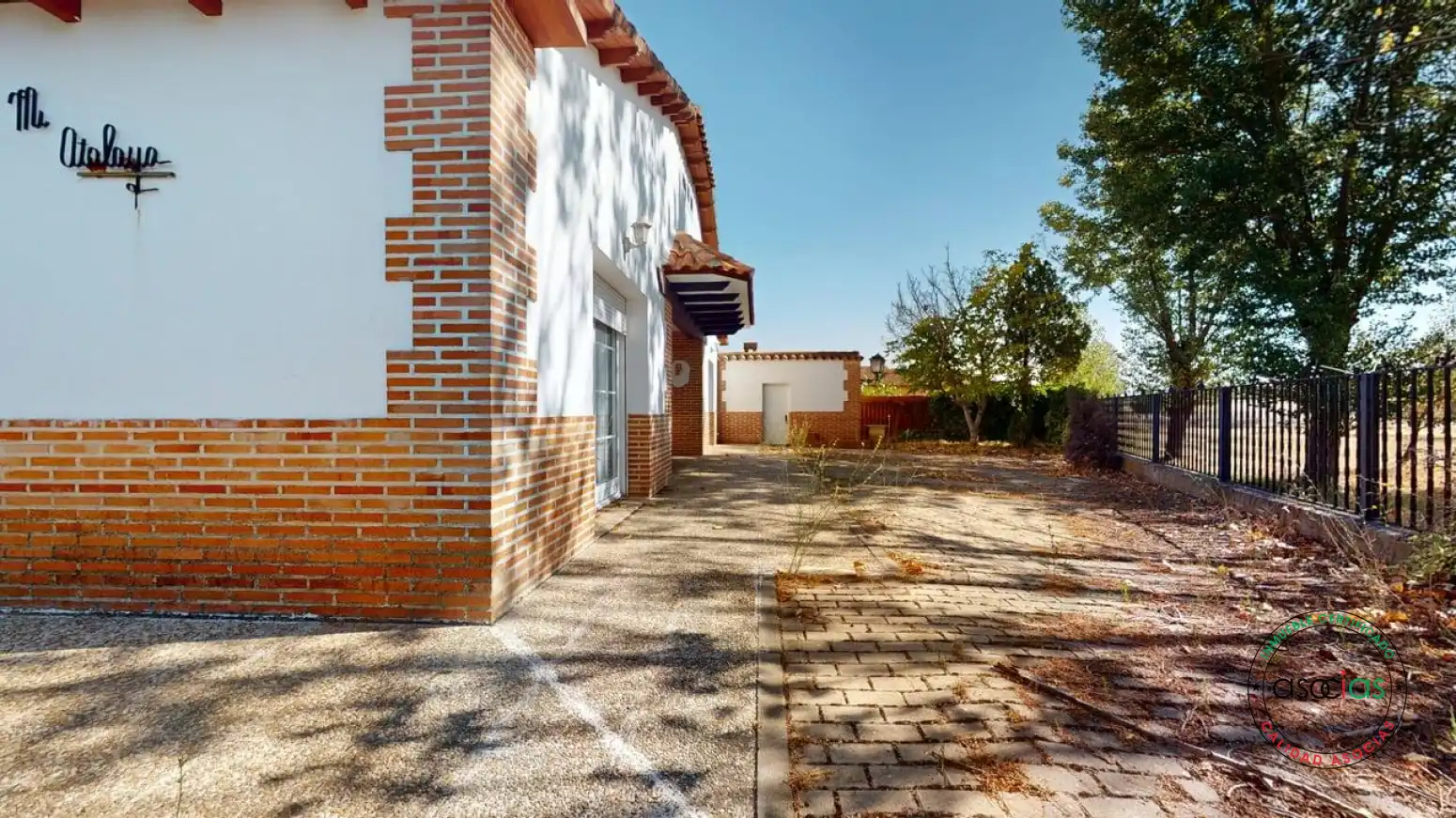 Vista exterior de Casa o xalet en venda en Juarros de Voltoya amb Calefacció i Traster