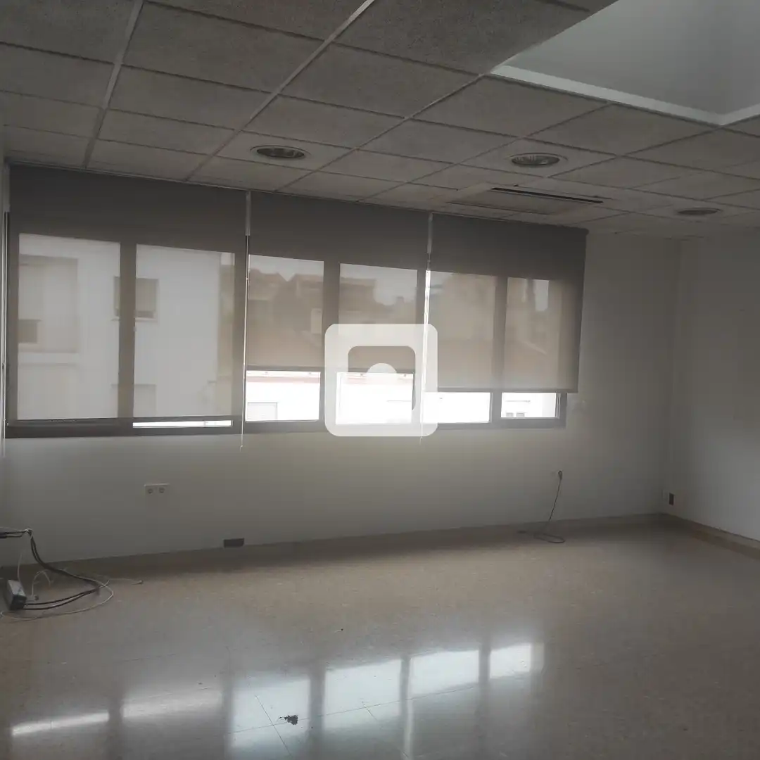 Industrial buildings for rent in de les Cosidores, Egara