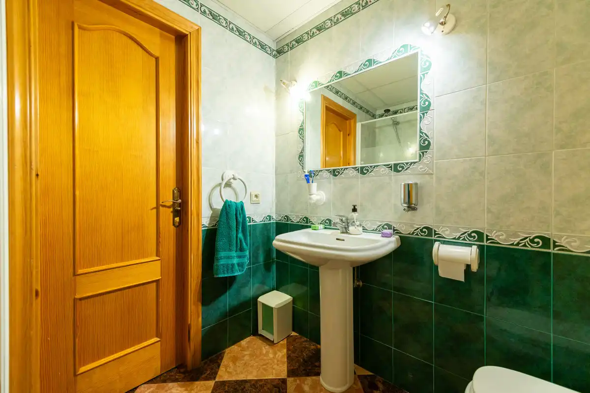 Baño de Casa adosada en venta en Marbella con Aire acondicionado y Terraza