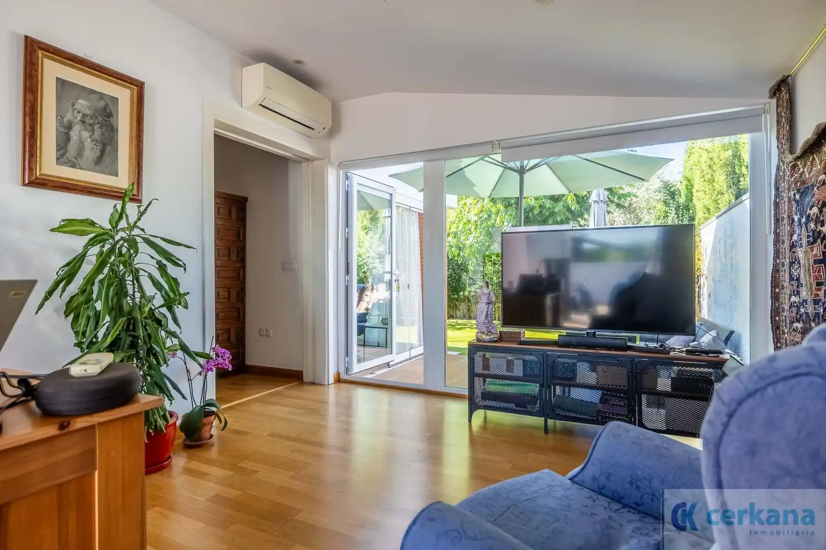 Living room of Houses for sale in Espartinas  with Air Conditioner and Storage room