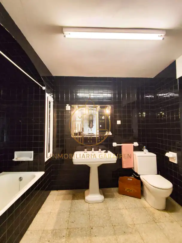 Badezimmer von Haus oder Chalet zum Verkauf in Aibar / Oibar mit Terrasse und Balkon