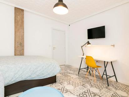 Bedroom of Flat to share in  Valencia Capital  with Furnished, Washing machine and TV
