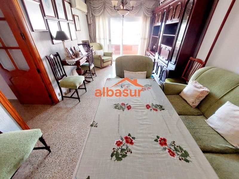 Flat for sale in Escriba Lubna, Ciudad Jardín - Zoco