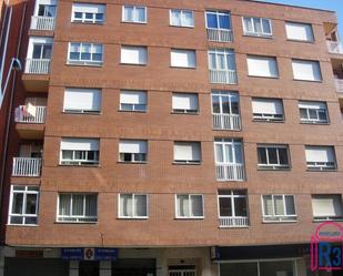 Vista exterior de Apartament de lloguer en León Capital  amb Terrassa