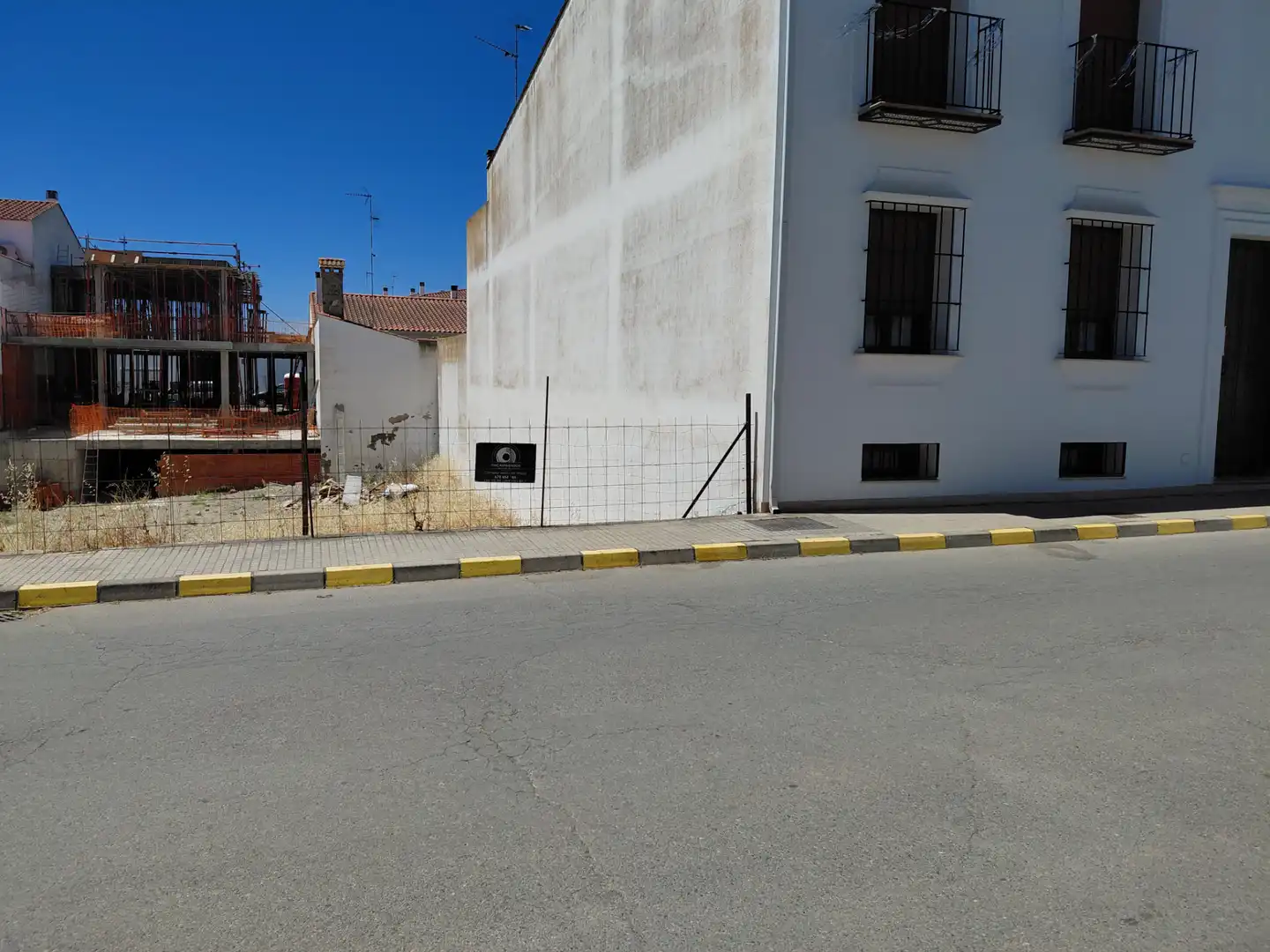 Terreno residencial en venta en Calle Guadalcanal 74, imagen 2