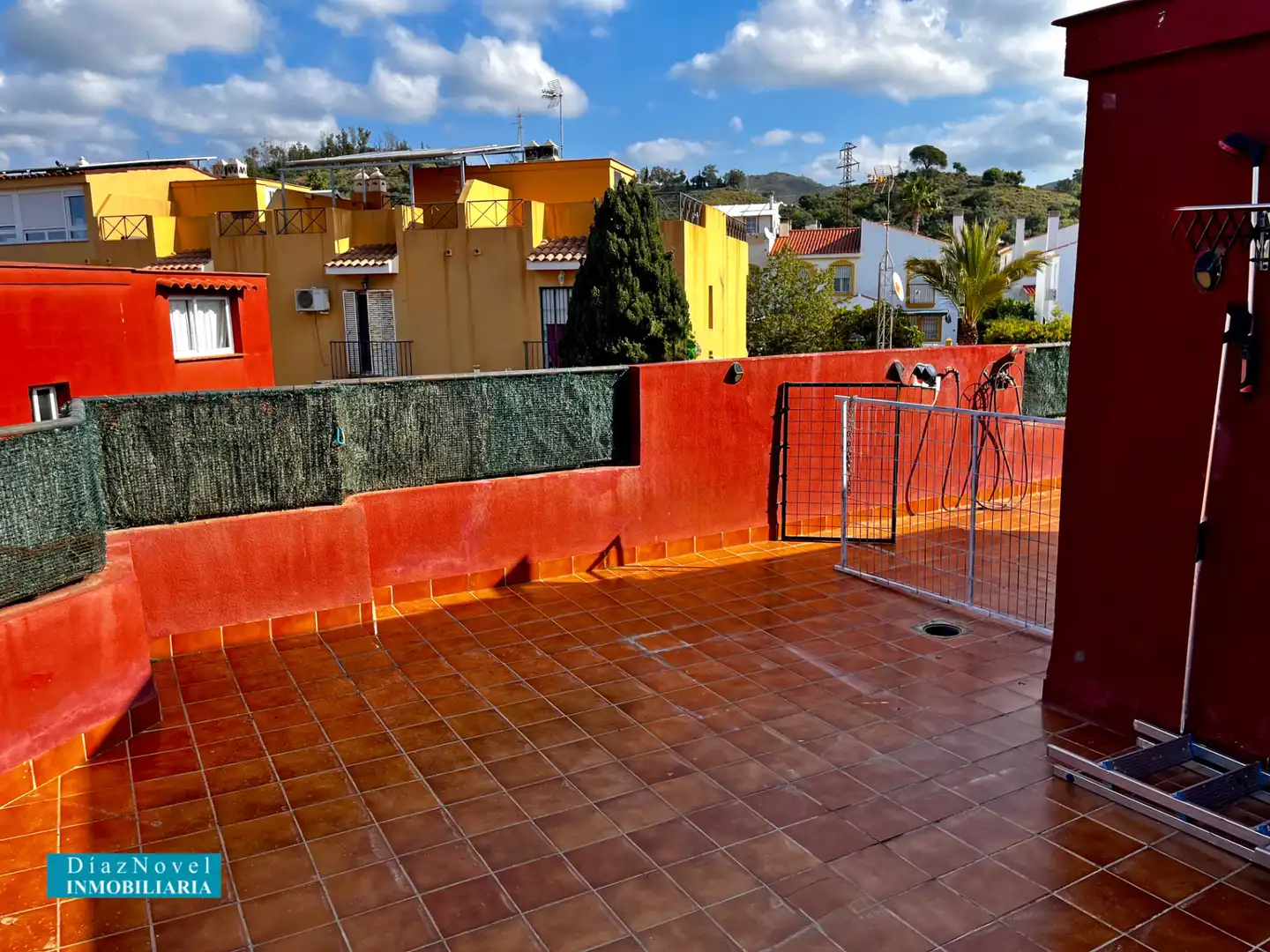 Terrasse von Einfamilien-Reihenhaus zum Verkauf in Vélez-Málaga mit Klimaanlage, Heizung und Parkett