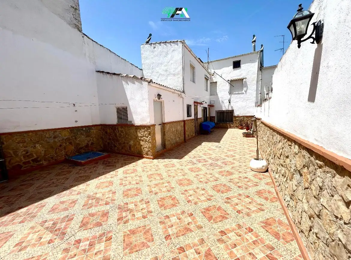 Vista exterior de Casa o xalet en venda en Ibros amb Balcó