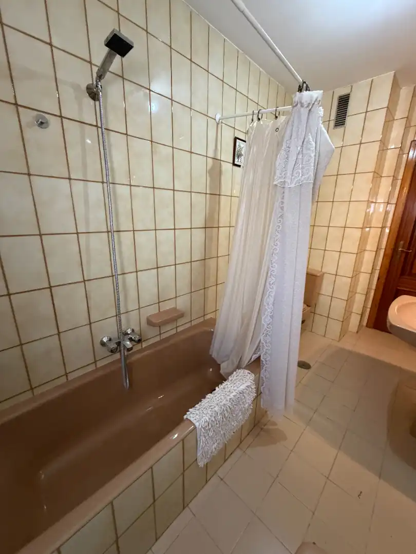 Bathroom of Flat for sale in Úbeda  with Air Conditioner, Heating and Storage room