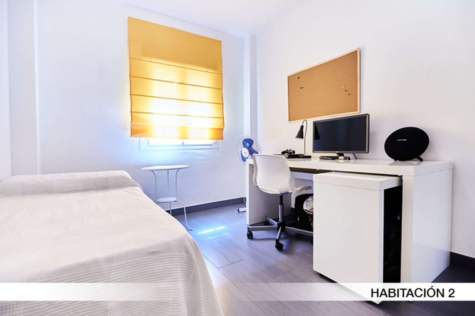 Bedroom of Flat for share in  Sevilla Capital  with Air Conditioner, Heating and Terrace