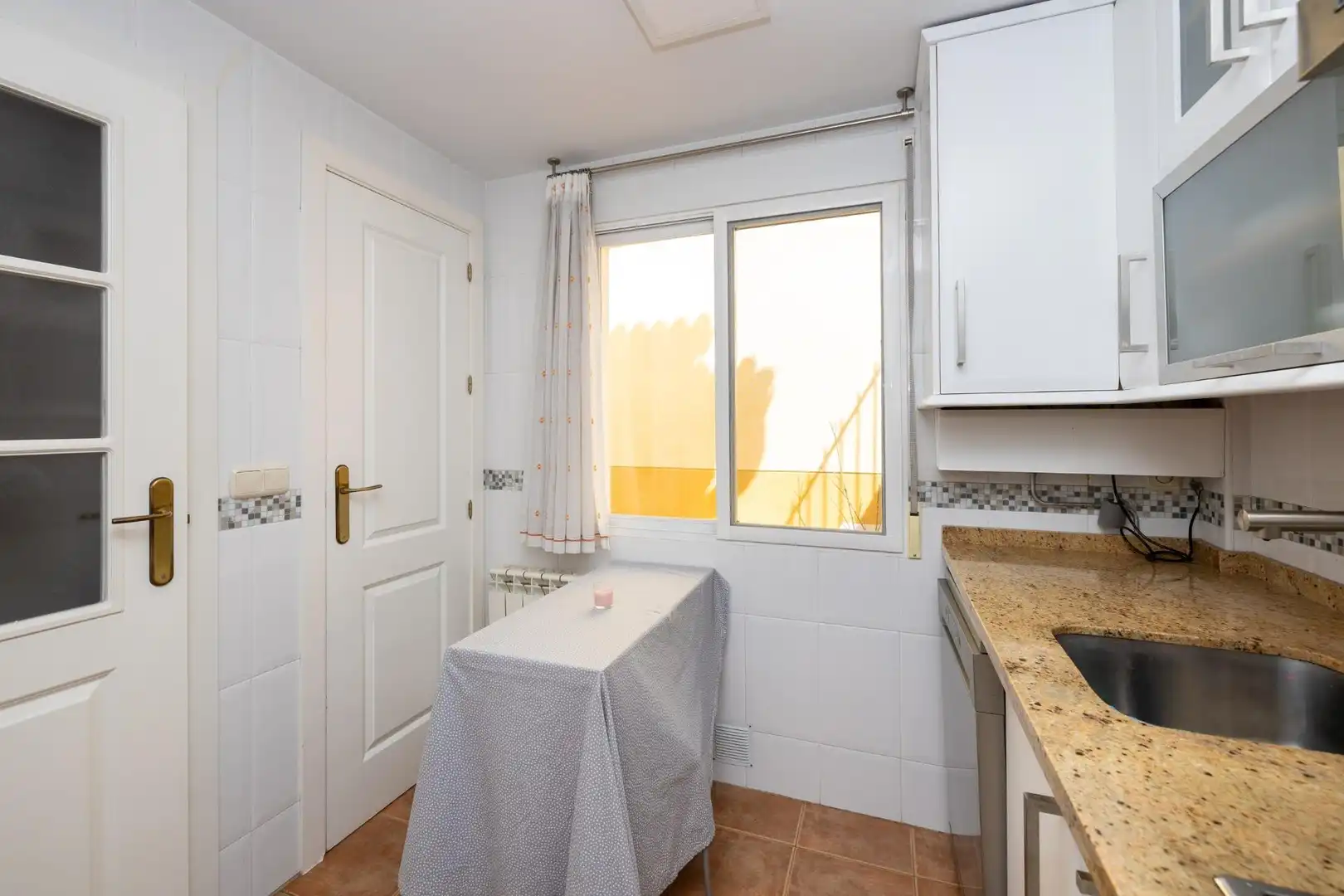Casa aparellada amb terrassa en venda a Cenes de la Vega, imagen 19