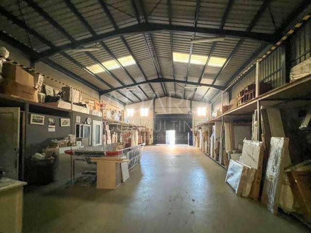 Nave industrial en Venta en Ebanistería en Parque Cataluña