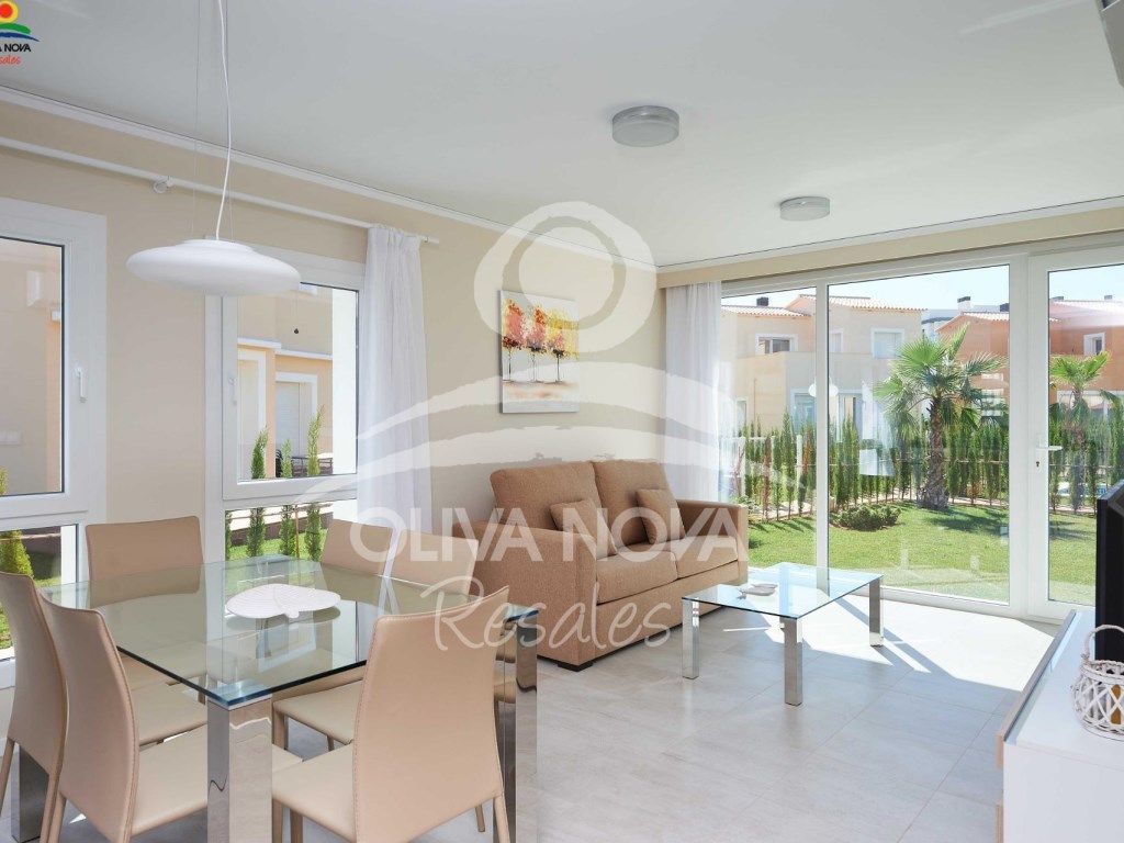 Living room of Single-family semi-detached for sale in Oliva  with Private garden, Terrace and Swimming Pool